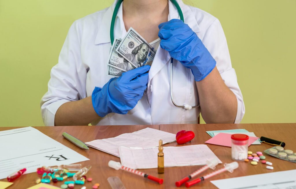 ¿Están los médicos traicionando su juramento con fines de lucro?