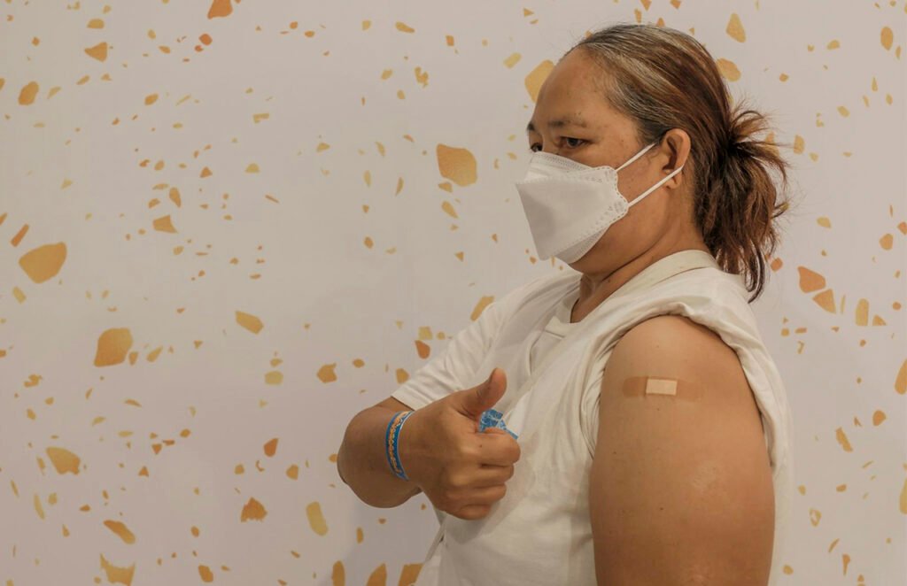 Colombia aprobó refuerzo de la vacuna para mayores de 50 a finales de año y para toda la población en 2022