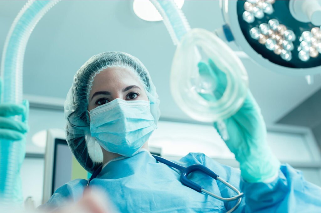Anestesiólogo colombiano inventa dispositivo para garantizar la seguridad de los pacientes que necesiten cirugías con anestesia general