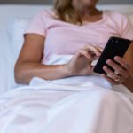 ¿Dependencia digital? El 75 por ciento de los colombianos revisa su celular antes de levantarse de la cama